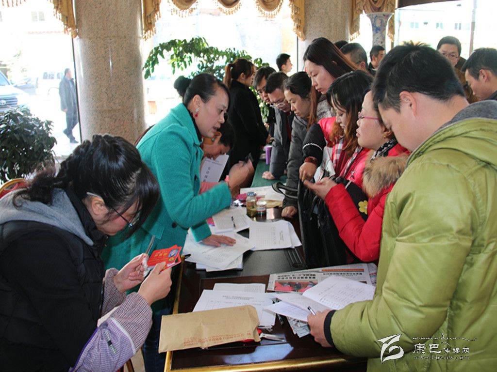 出席州政協第十二屆第四次會議委員陸續(xù)報到