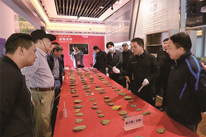 室內觀摩.jpg 室內觀摩.jpg