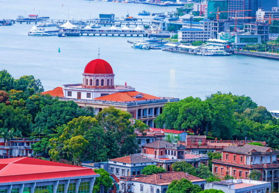 鼓浪嶼素有“萬國建筑博物館”的美譽(yù)，八卦樓作為全國重點(diǎn)文物保護(hù)單位，是鼓浪嶼世界文化遺產(chǎn)核心要素之一。楊勁堅(jiān) 攝