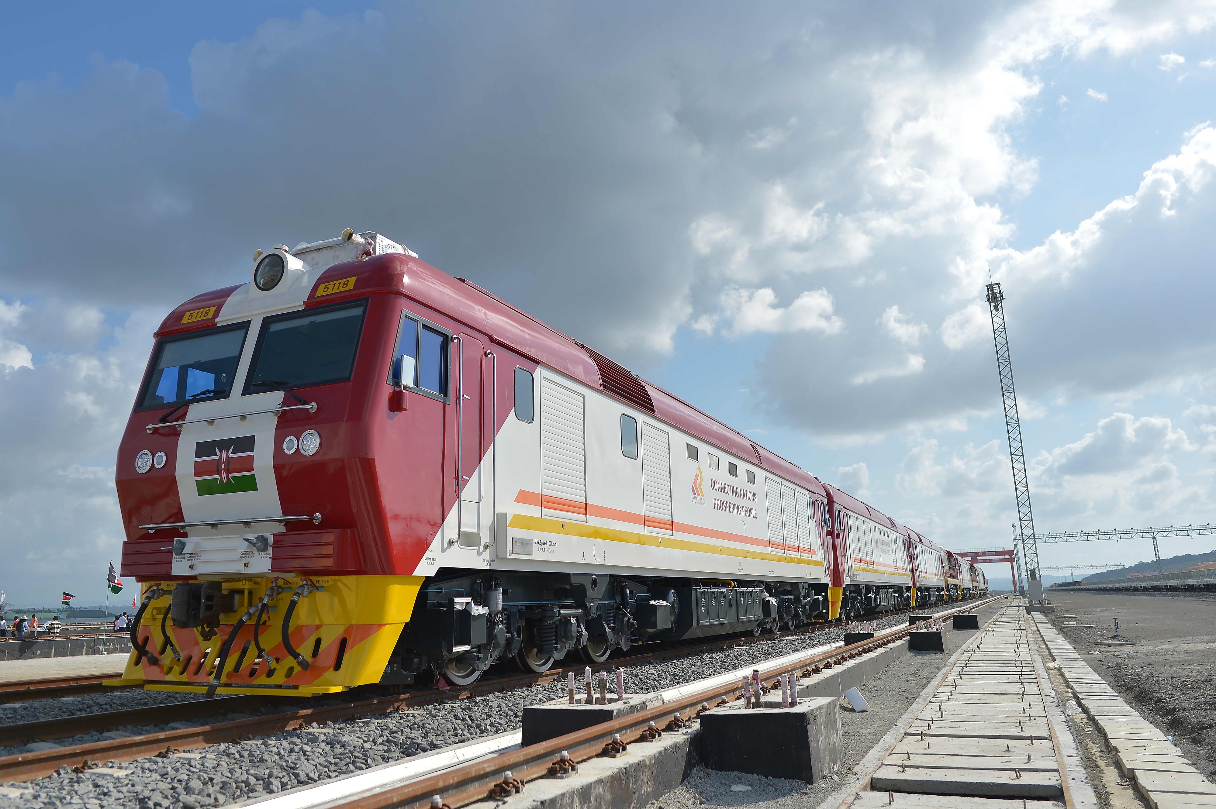 當(dāng)?shù)貢r(shí)間2017年5月30日，肯尼亞蒙巴薩，連接肯尼亞港口城市蒙巴薩和首都內(nèi)羅畢的蒙內(nèi)鐵路正式竣工通車(chē)。